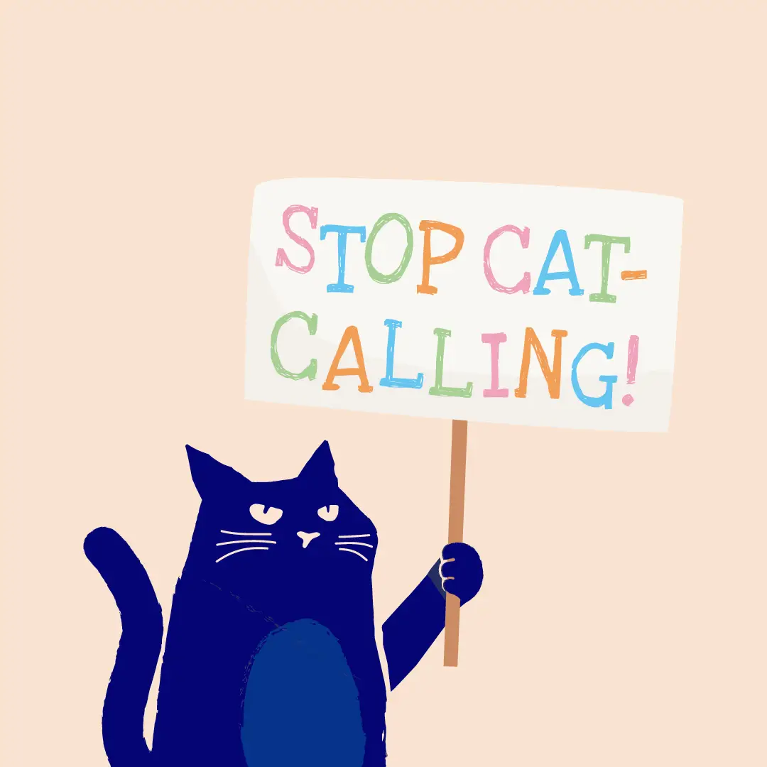Blau illustrierte Katze auf rosa Hintergrund, die ein bunt beschriftetes Schild mit der Aufschrift ‚Stop Catcalling!‘ hochhält.