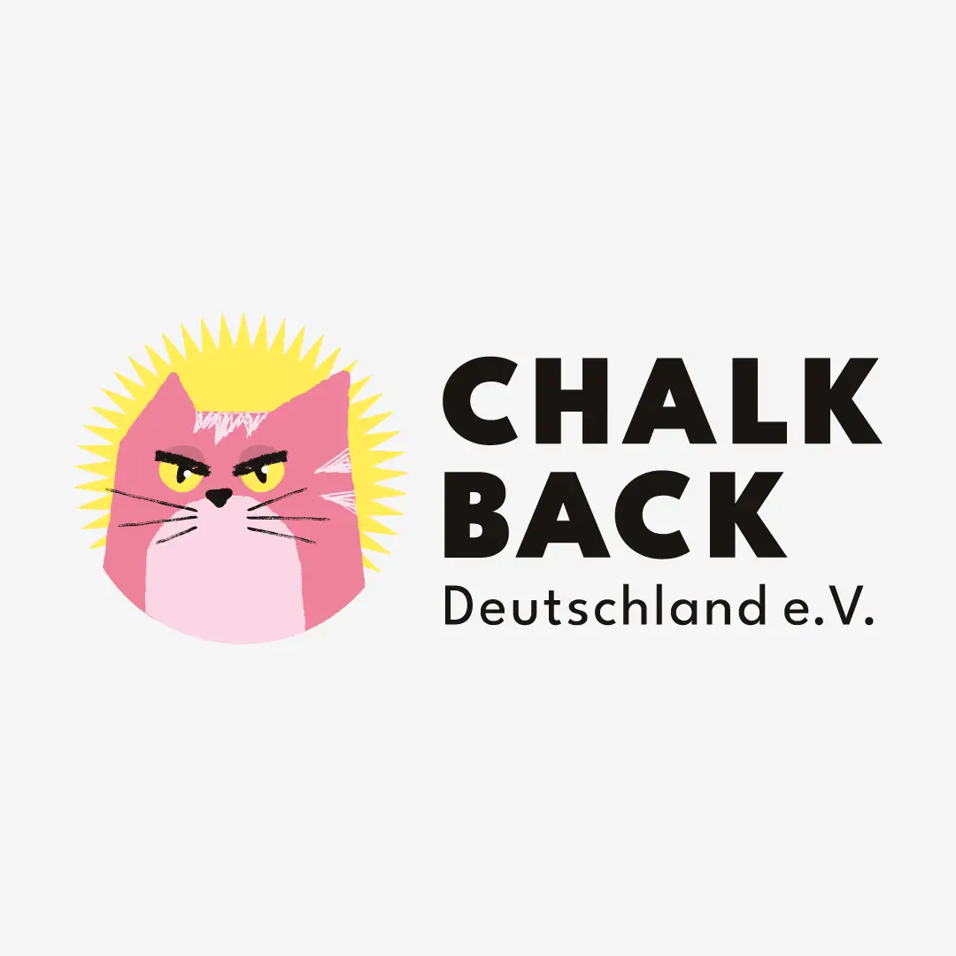 Horizontale Wort-Bild-Marke mit dem Text ‚Chalk Back Deutschland e.V.‘ in schwarzer, serifenloser Schrift, ergänzt durch ein stilisiertes Kreide-Icon